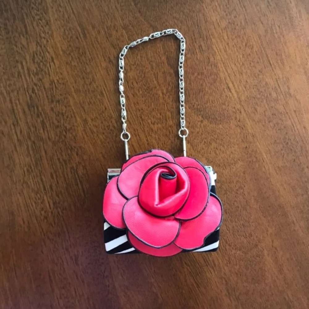 Coin purse red rose but it looks pink in the pic